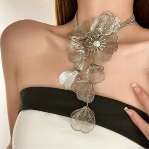 Zara Kate Middleton Famous Cascading Floral Necklace